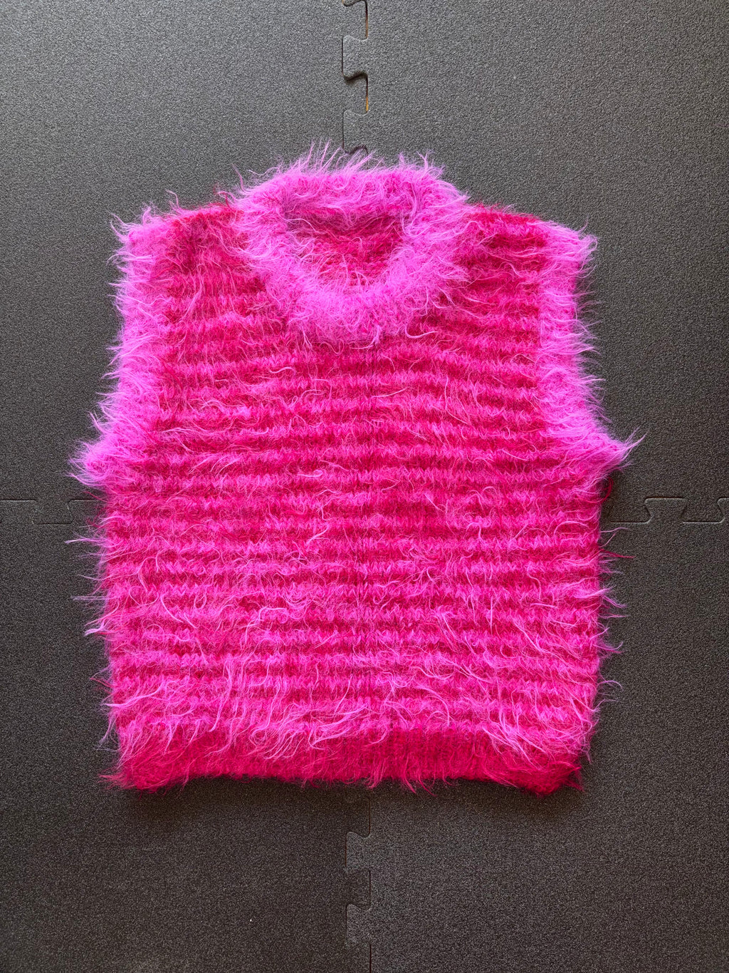 FLUFFFY CROP VEST