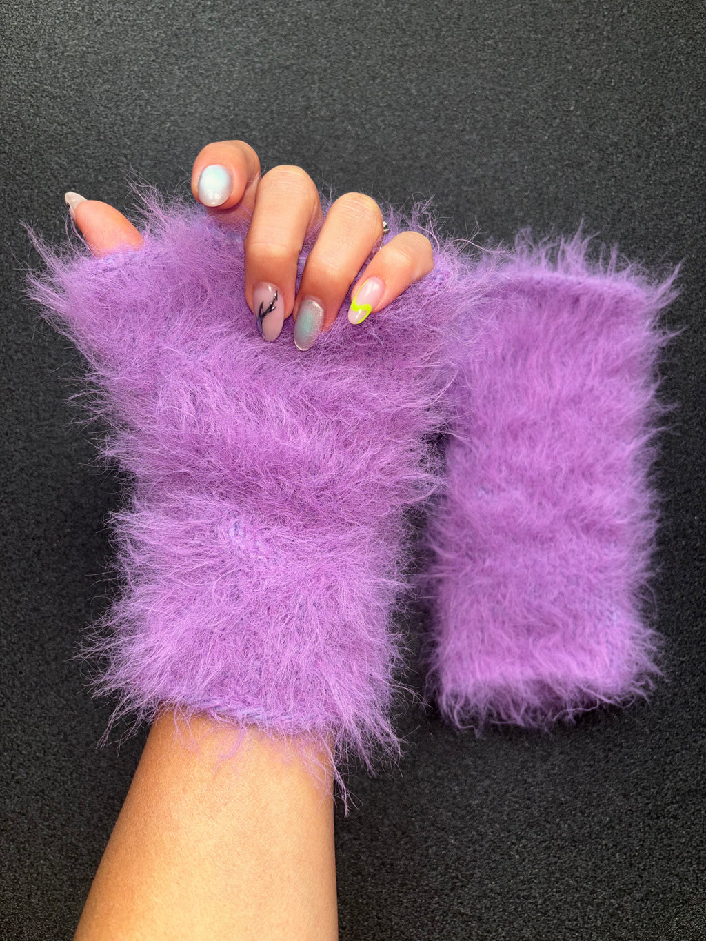 MITTS LILA