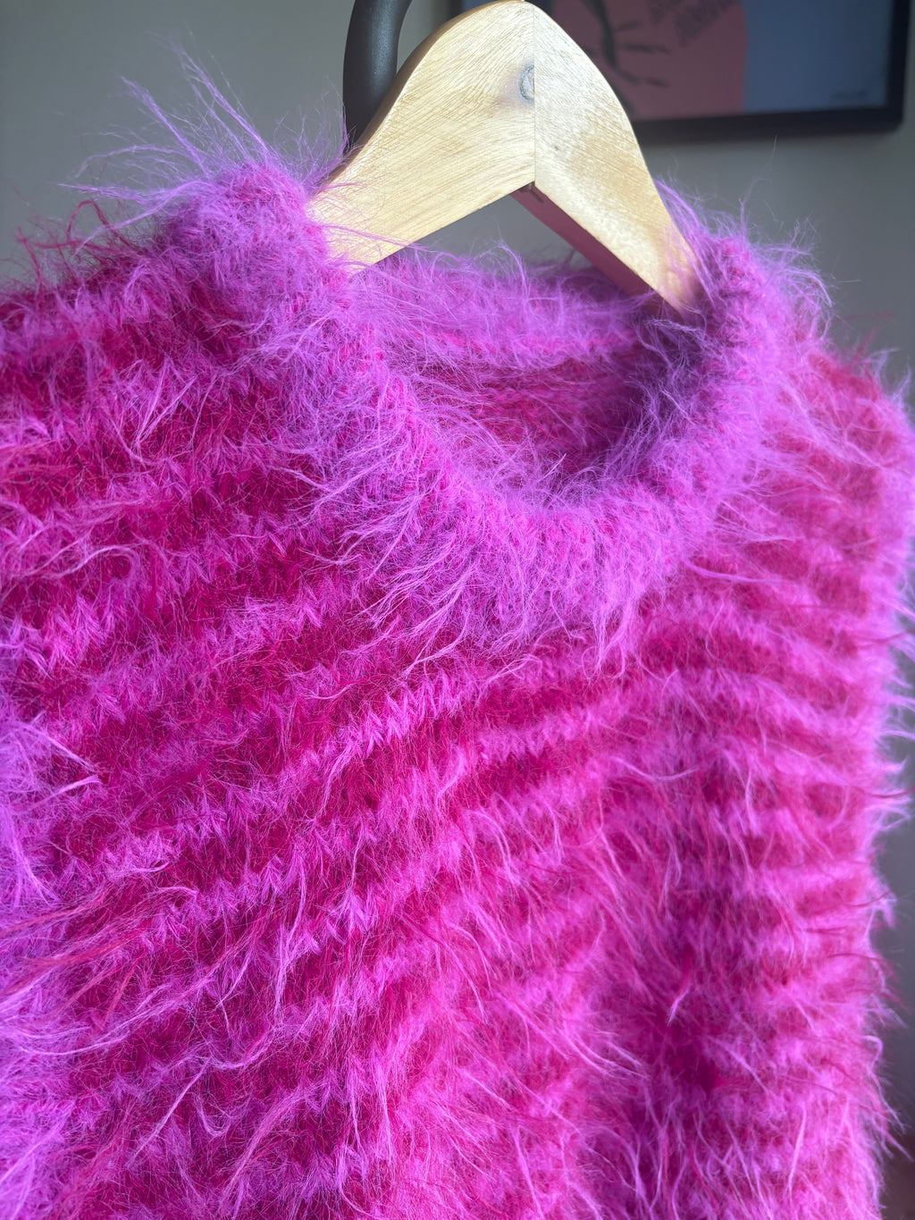 FLUFFFY CROP VEST